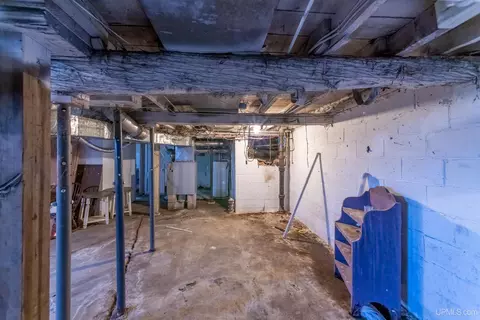 Entry Way - 113 Chestnut, Munising, MI 49862 photo 2 of 2