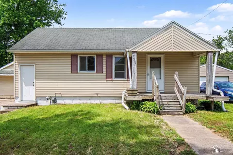 10909 Maple St, Temperance, MI 48182