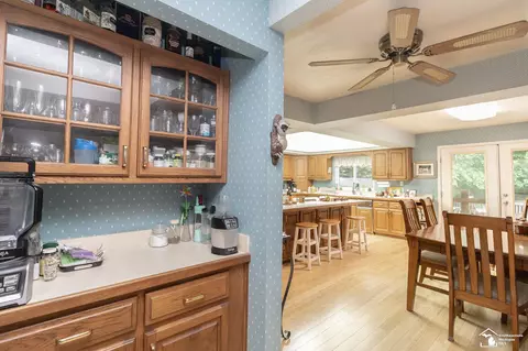 Kitchen - 1372 Laurelhurst, Temperance, MI 48182 photo 5 of 6