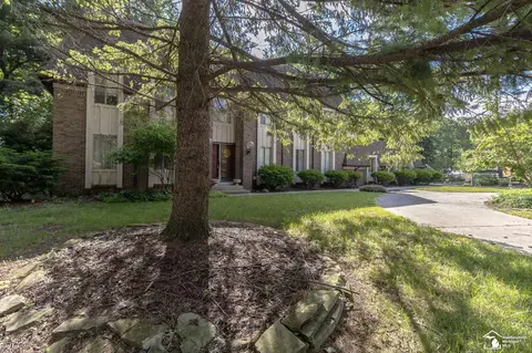 Exterior - 1372 Laurelhurst, Temperance, MI 48182 photo 2 of 10