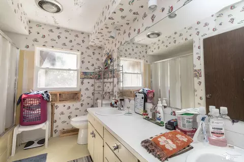 Bath - 1372 Laurelhurst, Temperance, MI 48182 photo 4 of 4