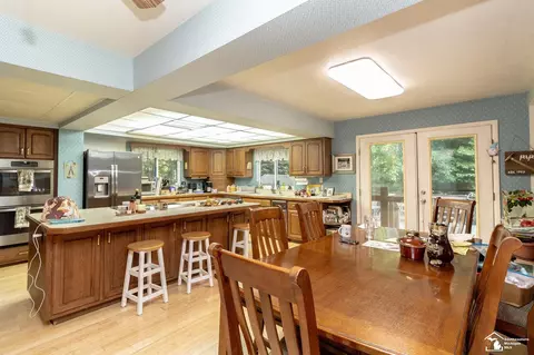 Kitchen - 1372 Laurelhurst, Temperance, MI 48182 photo 6 of 6
