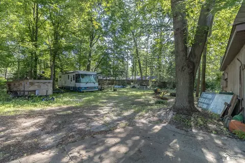 Exterior - 1372 Laurelhurst, Temperance, MI 48182 photo 10 of 10