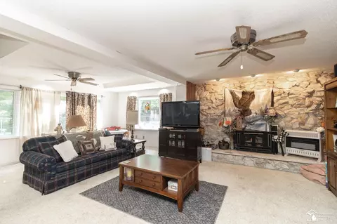 Living - 1372 Laurelhurst, Temperance, MI 48182 photo 1 of 2
