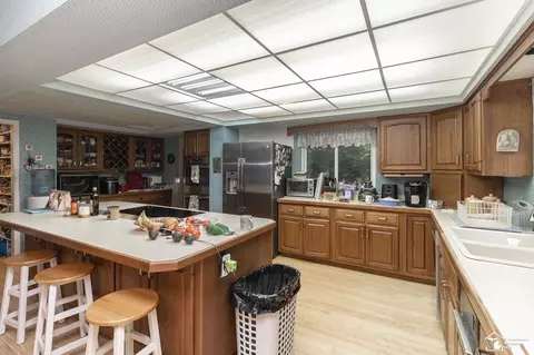 Kitchen - 1372 Laurelhurst, Temperance, MI 48182 photo 2 of 6
