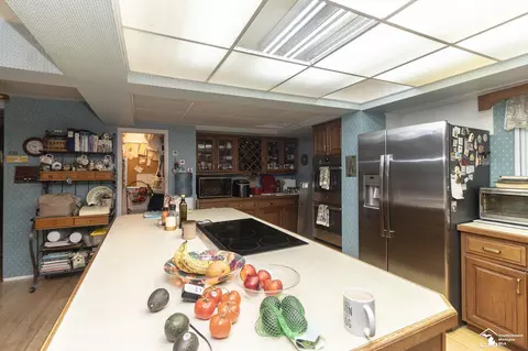 Kitchen - 1372 Laurelhurst, Temperance, MI 48182 photo 3 of 6