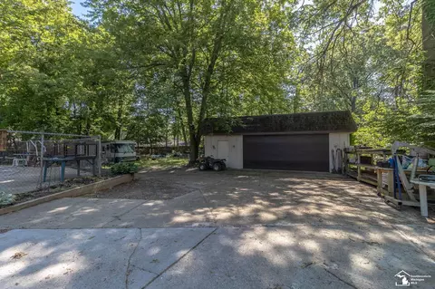 Exterior - 1372 Laurelhurst, Temperance, MI 48182 photo 5 of 10
