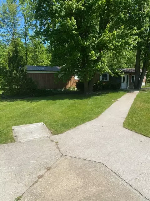 3302 W Dana, Coleman, MI 48618