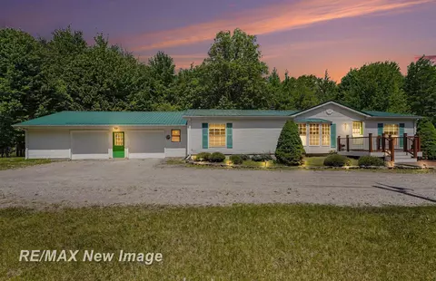 2827 N Eleven Mile, Coleman, MI 48618