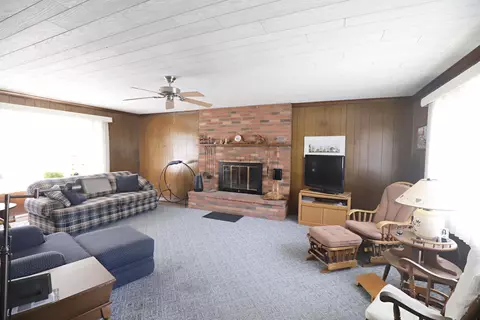Living - 536 Warren, Flushing, MI 48433 photo 1 of 3