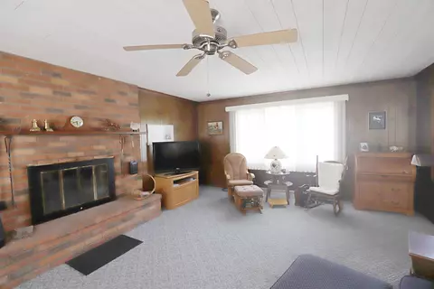 Living - 536 Warren, Flushing, MI 48433 photo 2 of 3