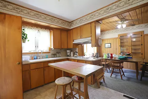 Kitchen - 536 Warren, Flushing, MI 48433 photo 3 of 4