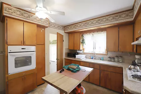 Kitchen - 536 Warren, Flushing, MI 48433 photo 1 of 4