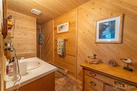 Bath - 8 Gold, Ishpeming, MI 49849 photo 1 of 2