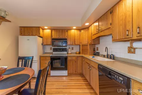 Kitchen - 8 Gold, Ishpeming, MI 49849 photo 2 of 2