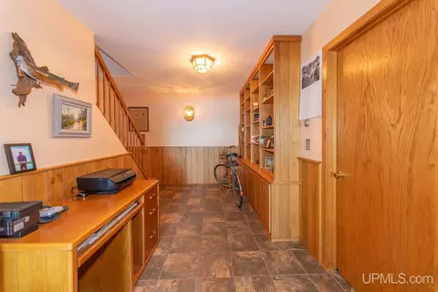 Entry Way - 8 Gold, Ishpeming, MI 49849 photo 1 of 1