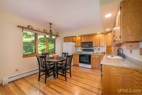 Kitchen - 8 Gold, Ishpeming, MI 49849 photo 1 of 2