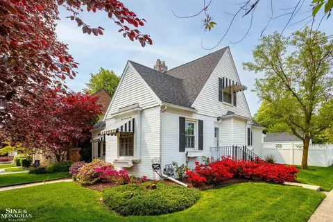 901 Lincoln Rd, Grosse Pointe, MI 48230