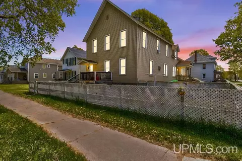 1321 S 1st, Escanaba, MI 49829