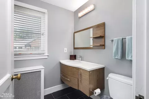 Bath - 115 Lewiston, Grosse Pointe Farms, MI 48236 photo 6 of 10