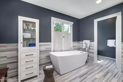 Bath - 115 Lewiston, Grosse Pointe Farms, MI 48236 photo 2 of 10