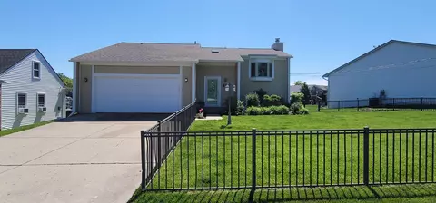 415 Coledale, White Lake, MI 48386