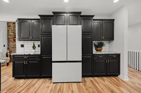 Kitchen - 8367 Lindsey, Casco, MI 48064 photo 4 of 5