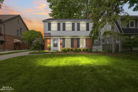 962 Lincoln, Grosse Pointe, MI 48230