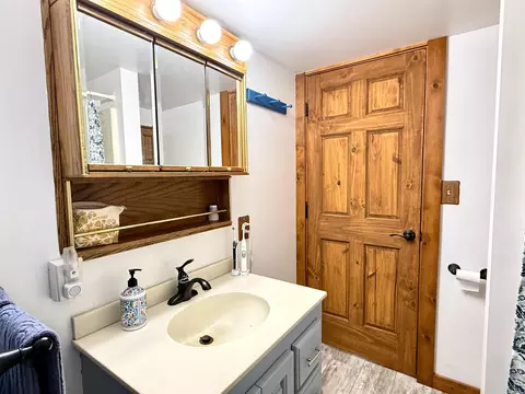 Bath - 1627 Riverside, Gladwin, MI 48624 photo 2 of 4