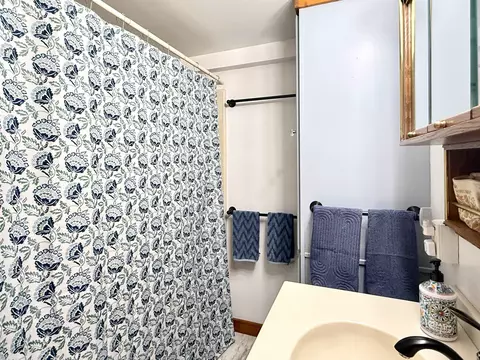 Bath - 1627 Riverside, Gladwin, MI 48624 photo 1 of 4