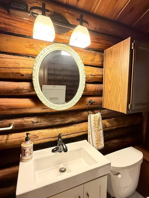 Bath - 1627 Riverside, Gladwin, MI 48624 photo 4 of 4