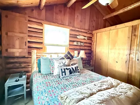 Bedroom - 1627 Riverside, Gladwin, MI 48624 photo 4 of 5