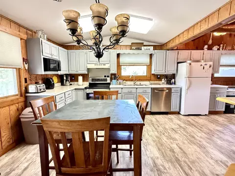 Kitchen - 1627 Riverside, Gladwin, MI 48624 photo 4 of 7
