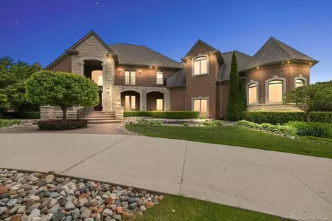 54245 Queensborough, Shelby Township, MI 48315