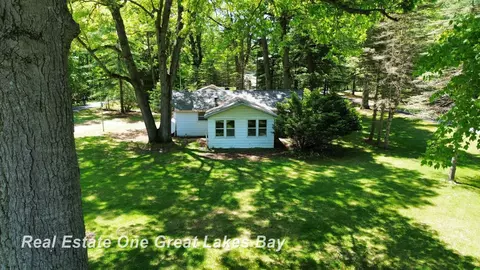11075 Spencer, Saint Charles, MI 48655