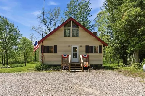 2710 S Whitney Bch, Beaverton, MI 48612