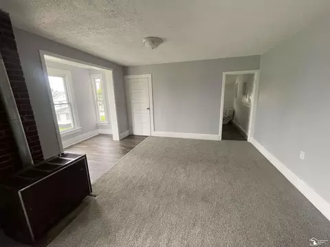 Living - 68 Navarre, Monroe, MI 48161 photo 2 of 5