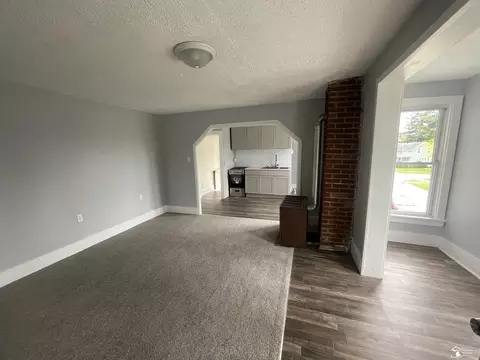 Living - 68 Navarre, Monroe, MI 48161 photo 1 of 5