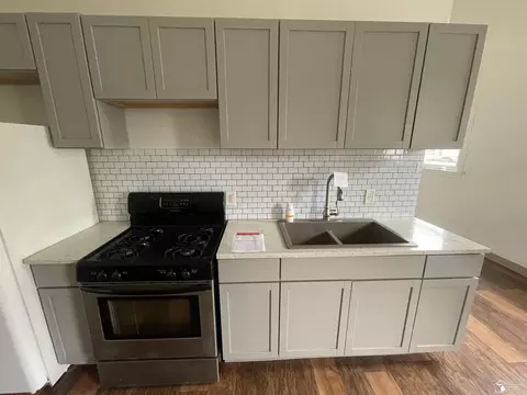 Kitchen - 68 Navarre, Monroe, MI 48161 photo 3 of 4
