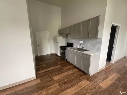 Kitchen - 68 Navarre, Monroe, MI 48161 photo 4 of 4