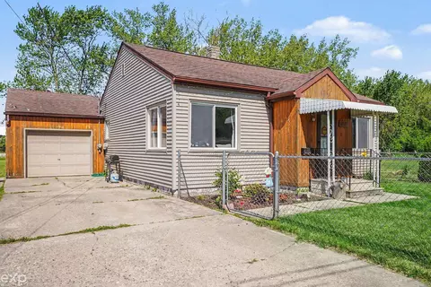 1015 Ledyard, Essexville, MI 48732