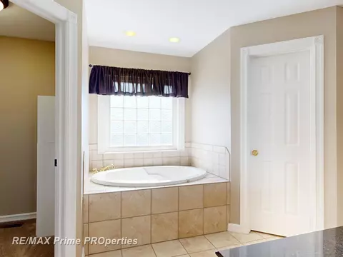 Bath - 9521 Gera, Birch Run, MI 48415 photo 1 of 7