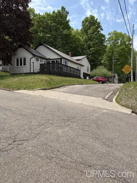 225 Maple, Niagara, WI 54151