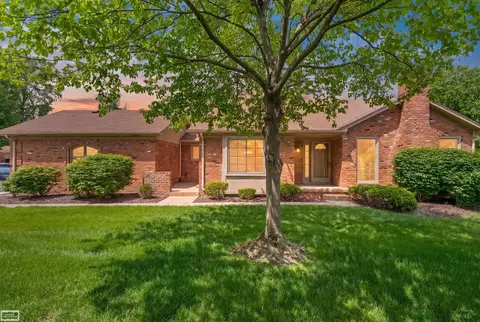 41010 W Rosewood, Clinton Township, MI 48038