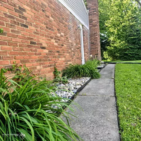 Exterior - 604 Amesbury, Davison, MI 48423 photo 5 of 7