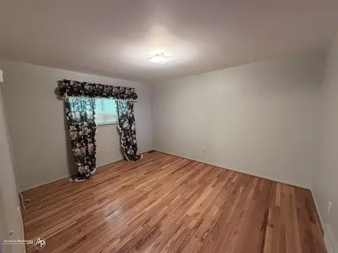 Bedroom - 604 Amesbury, Davison, MI 48423 photo 3 of 5