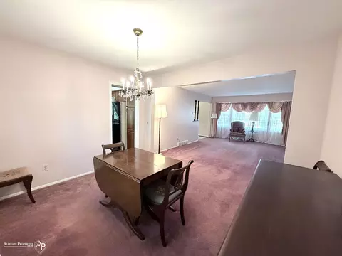 Dining - 604 Amesbury, Davison, MI 48423 photo 3 of 3