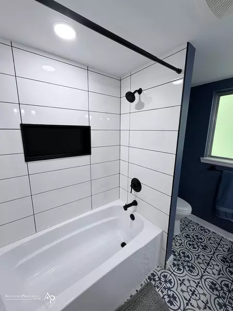Bath - 604 Amesbury, Davison, MI 48423 photo 5 of 5