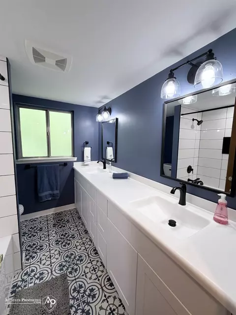 Bath - 604 Amesbury, Davison, MI 48423 photo 4 of 5