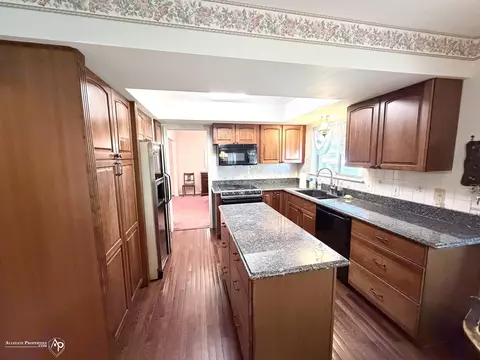 Kitchen - 604 Amesbury, Davison, MI 48423 photo 1 of 1